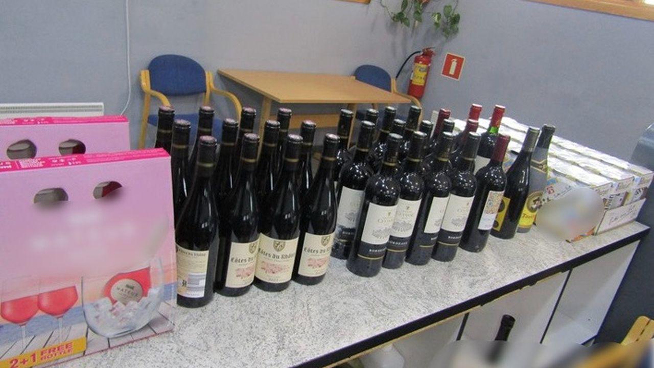 52 литра алкоголя пытался провезти иностранец через границу в Мурманской области 